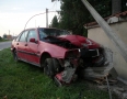 Krimi - NEHODA: Autom prerazili múr pri dome - P1170188.JPG